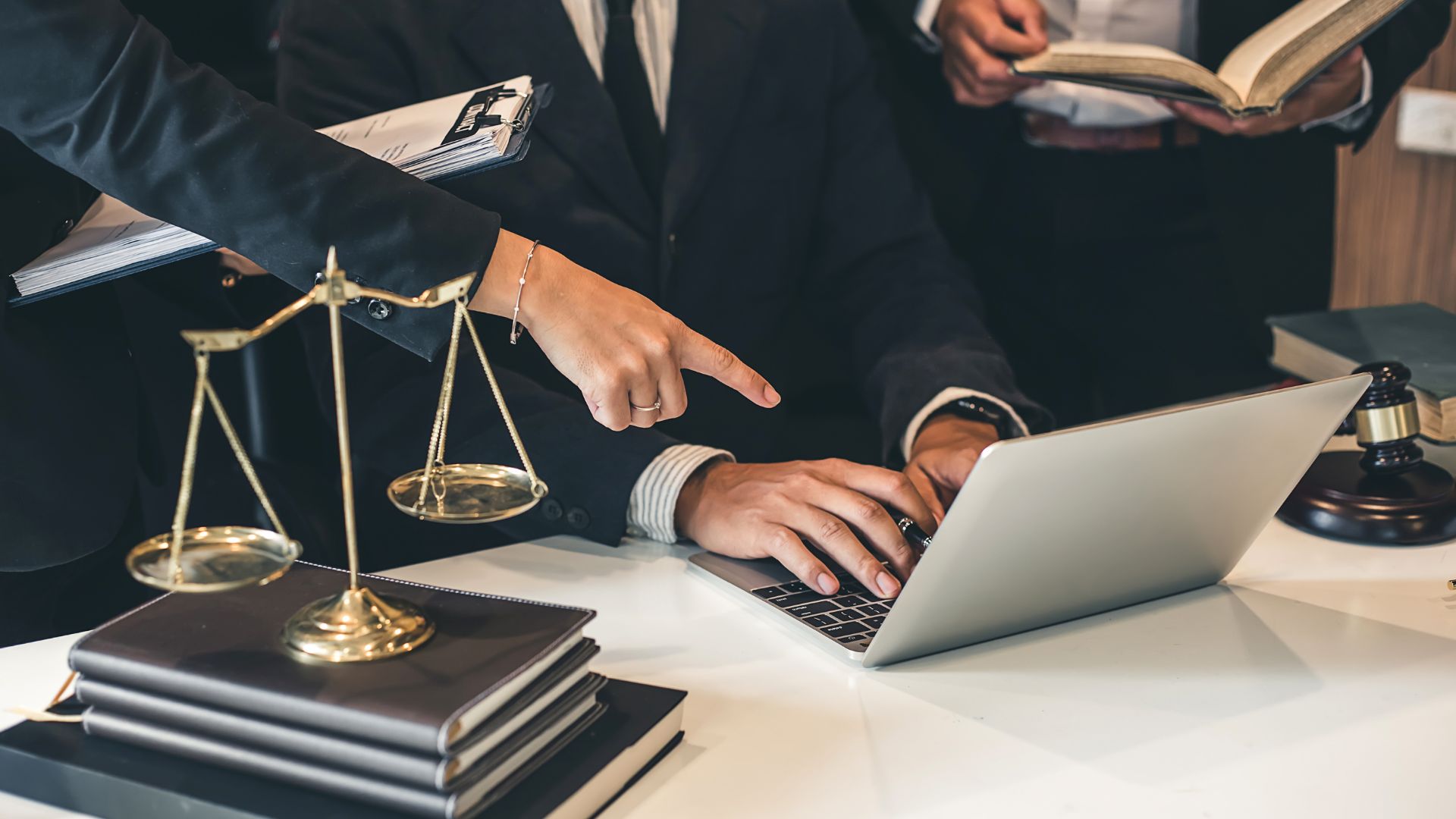 How Amazon Truck Accident Lawyers in San Antonio Handle Different Injury Cases in Texas