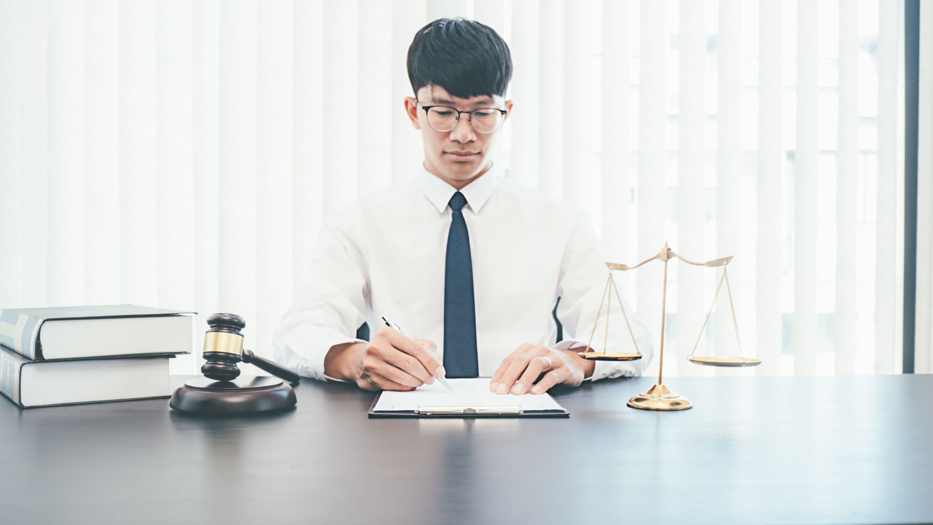 Why You Should Contact a Motorcycle Accident Lawyer in Universal City Early On